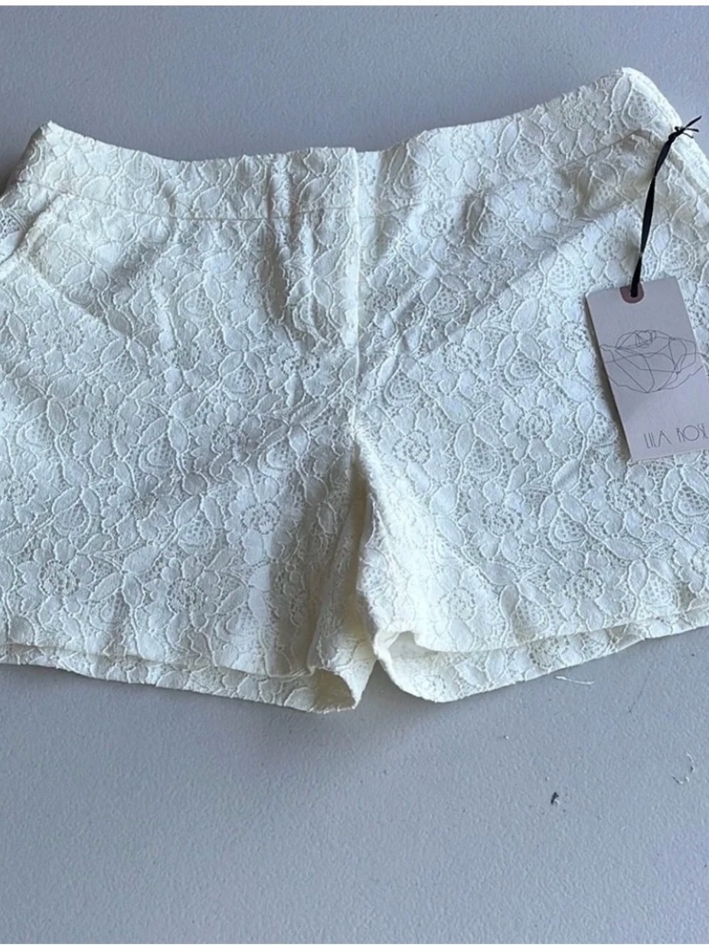 Lace-Textured Women’s Shorts in Ivory NWT Size Small (2) Lila Rose Floral
